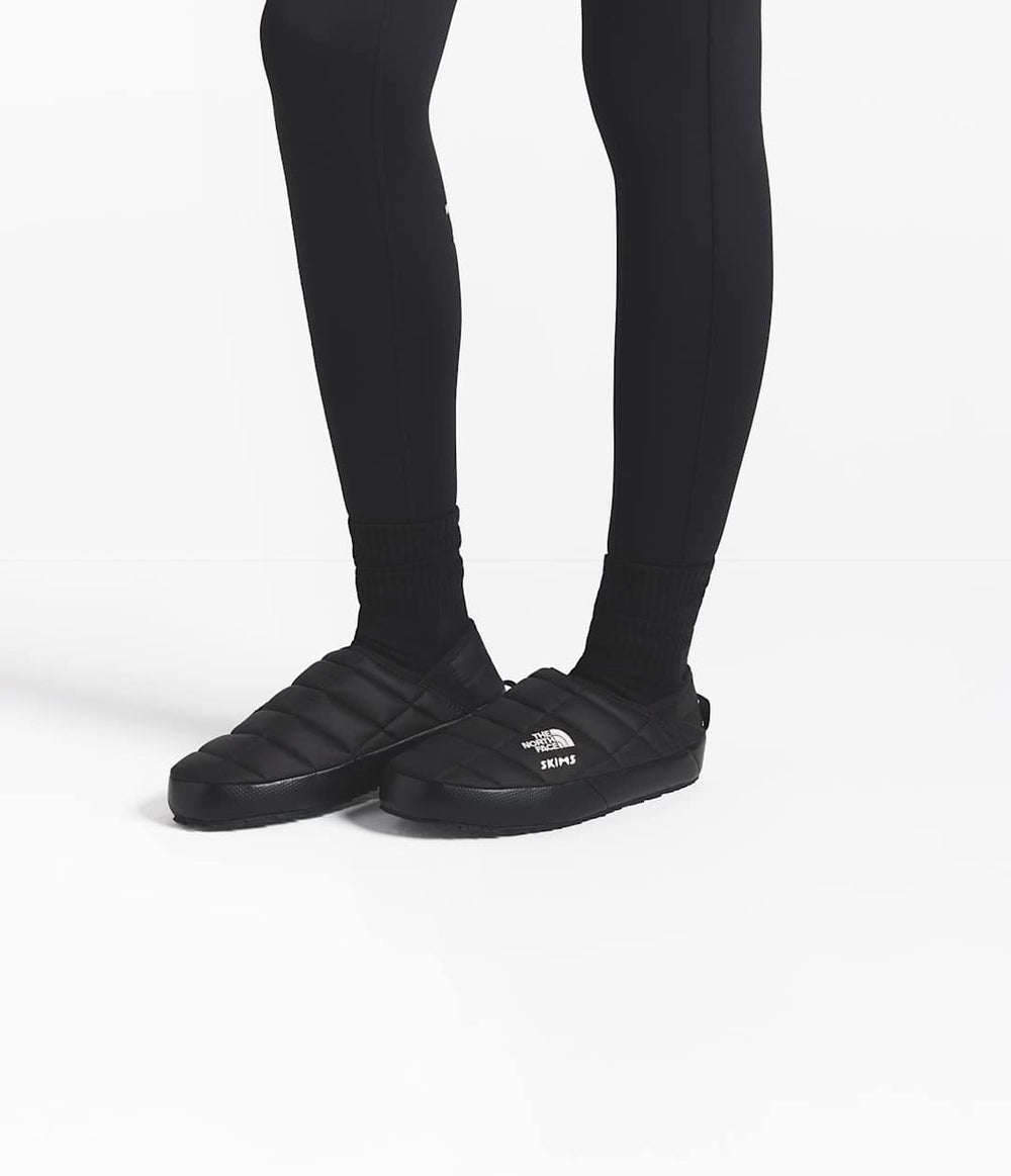The North Face X SKIMS Thermoball Traction Mule V - Sk Onyx