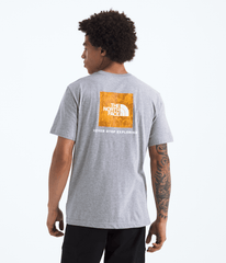 Men’s Evolution Regenerative Ink Box NSE Short-Sleeve Tee—Graphic - TNF Pale Grey Heather/Summit Gold Regenerative Ink Print