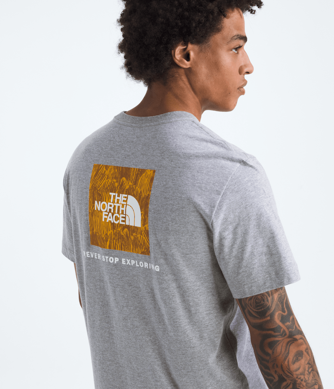 Men’s Evolution Regenerative Ink Box NSE Short-Sleeve Tee—Graphic - TNF Pale Grey Heather/Summit Gold Regenerative Ink Print