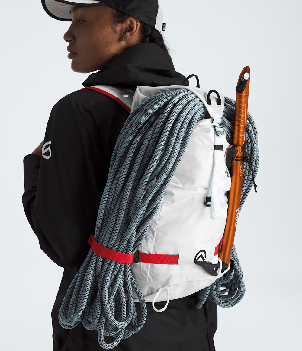 Summit Series Verto 18 Backpack - TNF White/Raw Undyed
