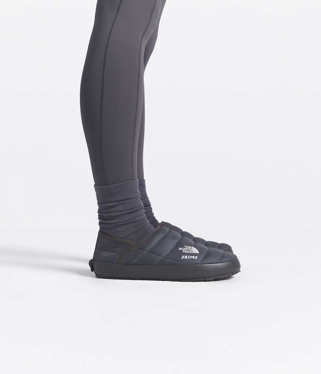 The North Face X SKIMS Thermoball Traction Mule V - Sk Gunmetal/Sk Gunmetal