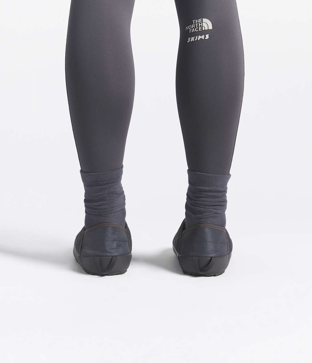 The North Face X SKIMS Thermoball Traction Mule V - Sk Gunmetal/Sk Gunmetal